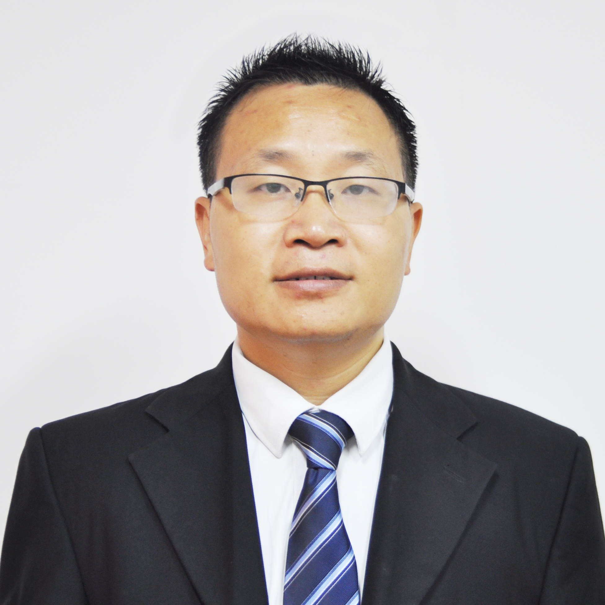 余年企业经营管理及咨询经验 3,曾就职于深圳伟嘉家电有限公司(德资)